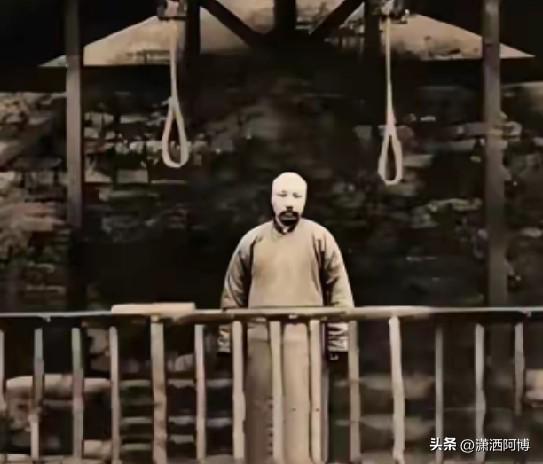 在国家博物馆有一台“0001号革命文物”，这是刽子手杀害李大钊烈士的绞刑架。
可