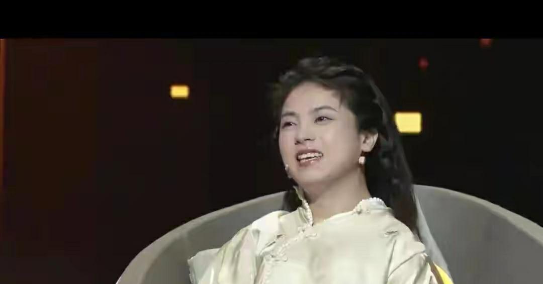 成都夫妻捡回“活不过10岁”的驼背弃婴，24年后女儿一跪，全网看哭！
 
200