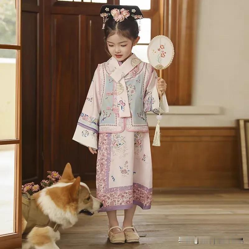 紫禁城最不缺的是什么？当然是皇帝、格格和阿哥～

娃子说想去北京玩，去北京怎么不