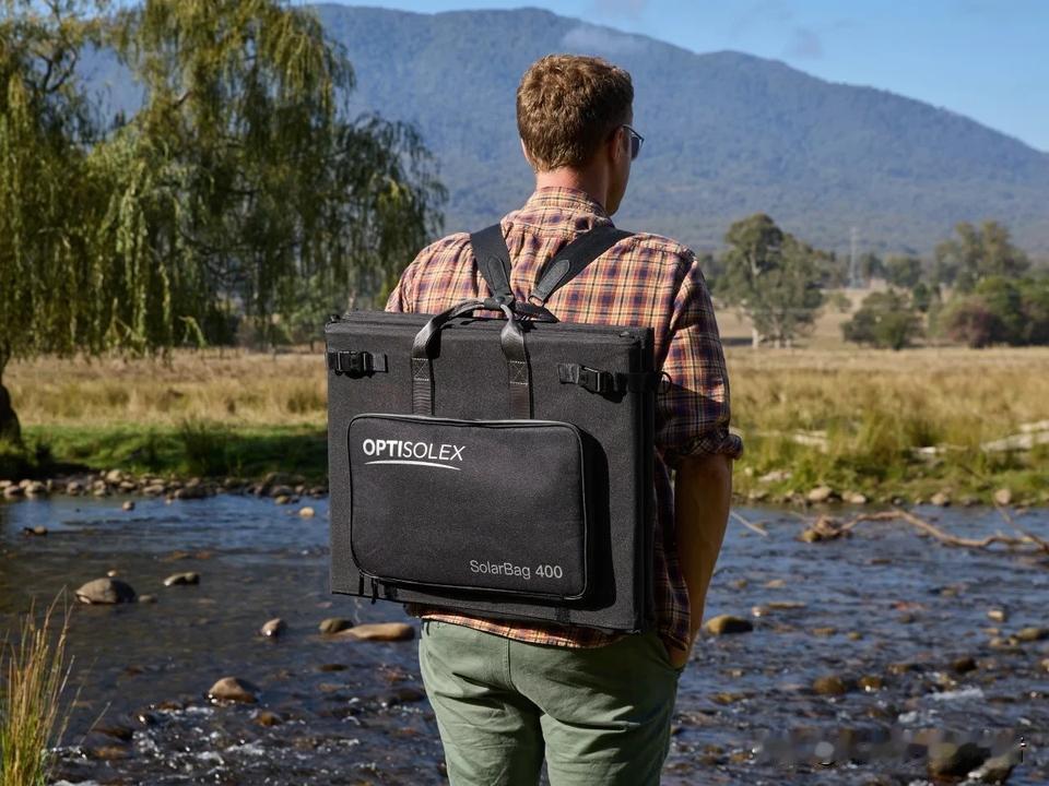 400w功率的便携式太阳能发电背包，简直是户外露营的供电神器！

国外一家名叫O