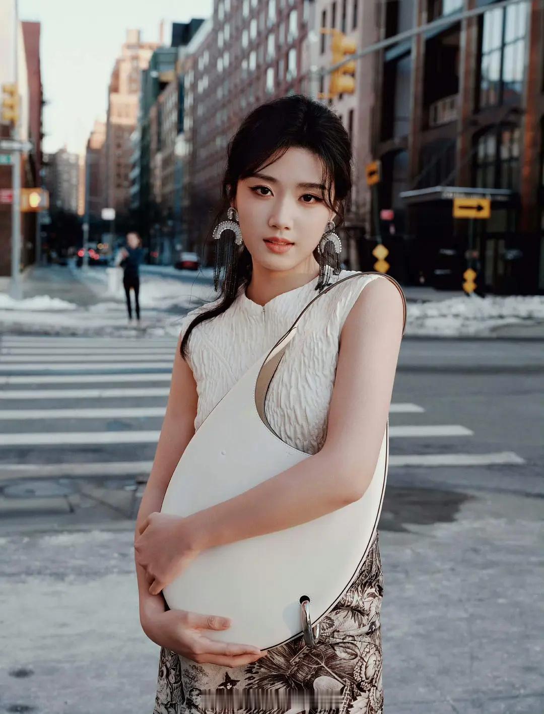 时装周之行95花的造型汇总：卢昱晓、孟子义、代露娃、张婧仪，你更喜欢谁的风格[思