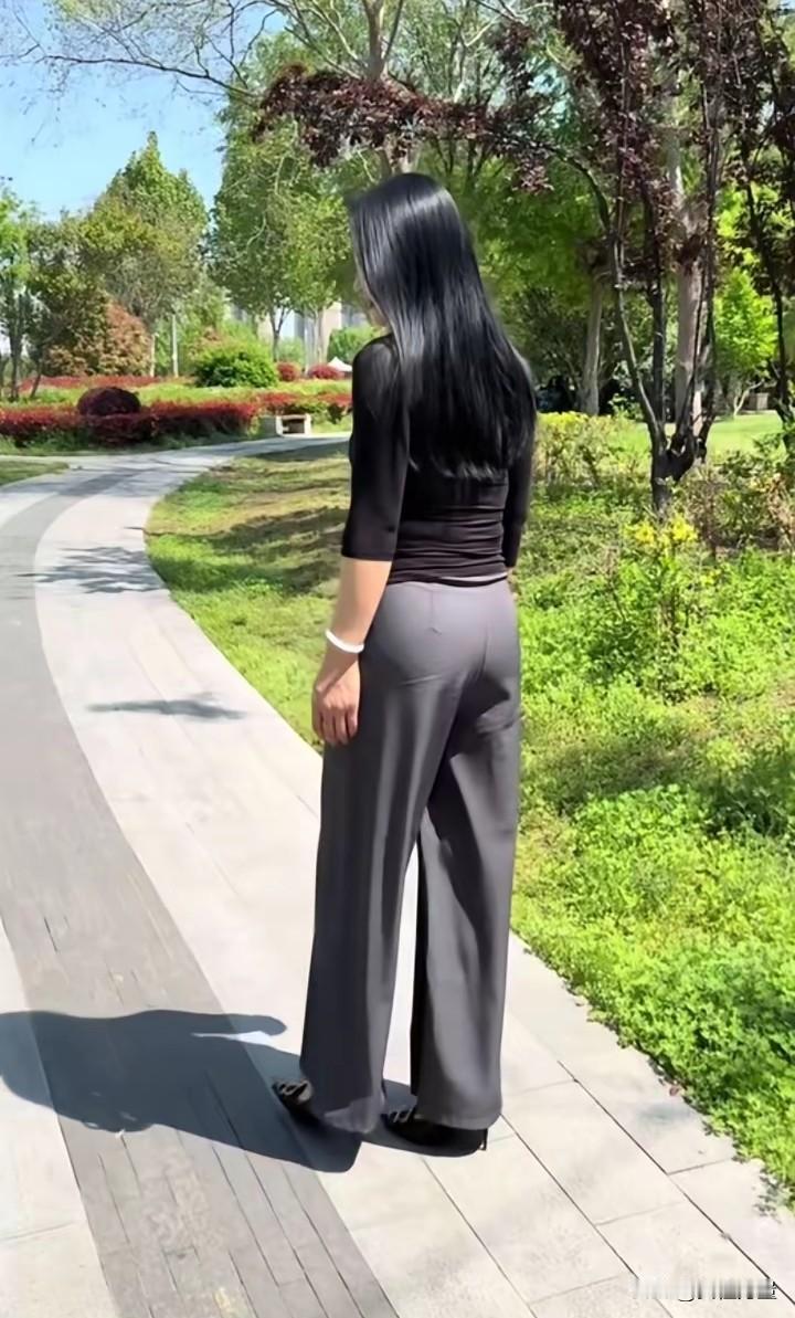 阔腿裤是大妈裤吧，大妈穿正合适