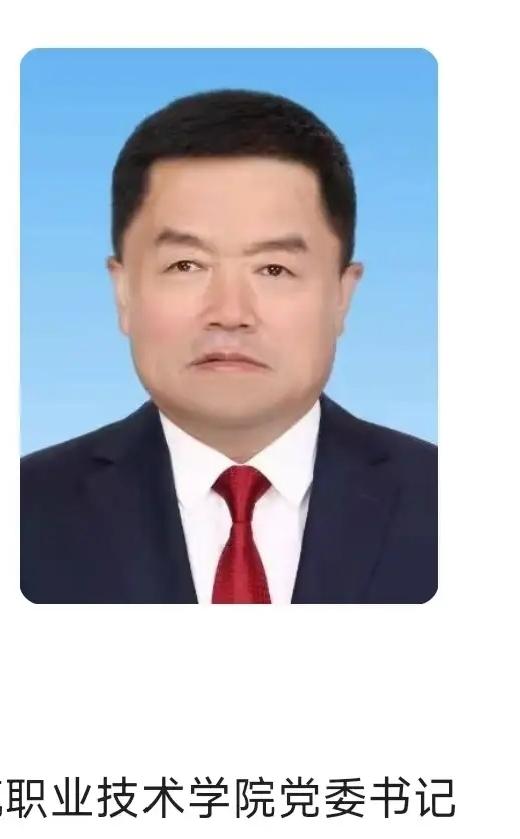 呼和浩特！上月官宣的范志忠，开了

1968年出生的老范，老家就是呼和浩特武川人