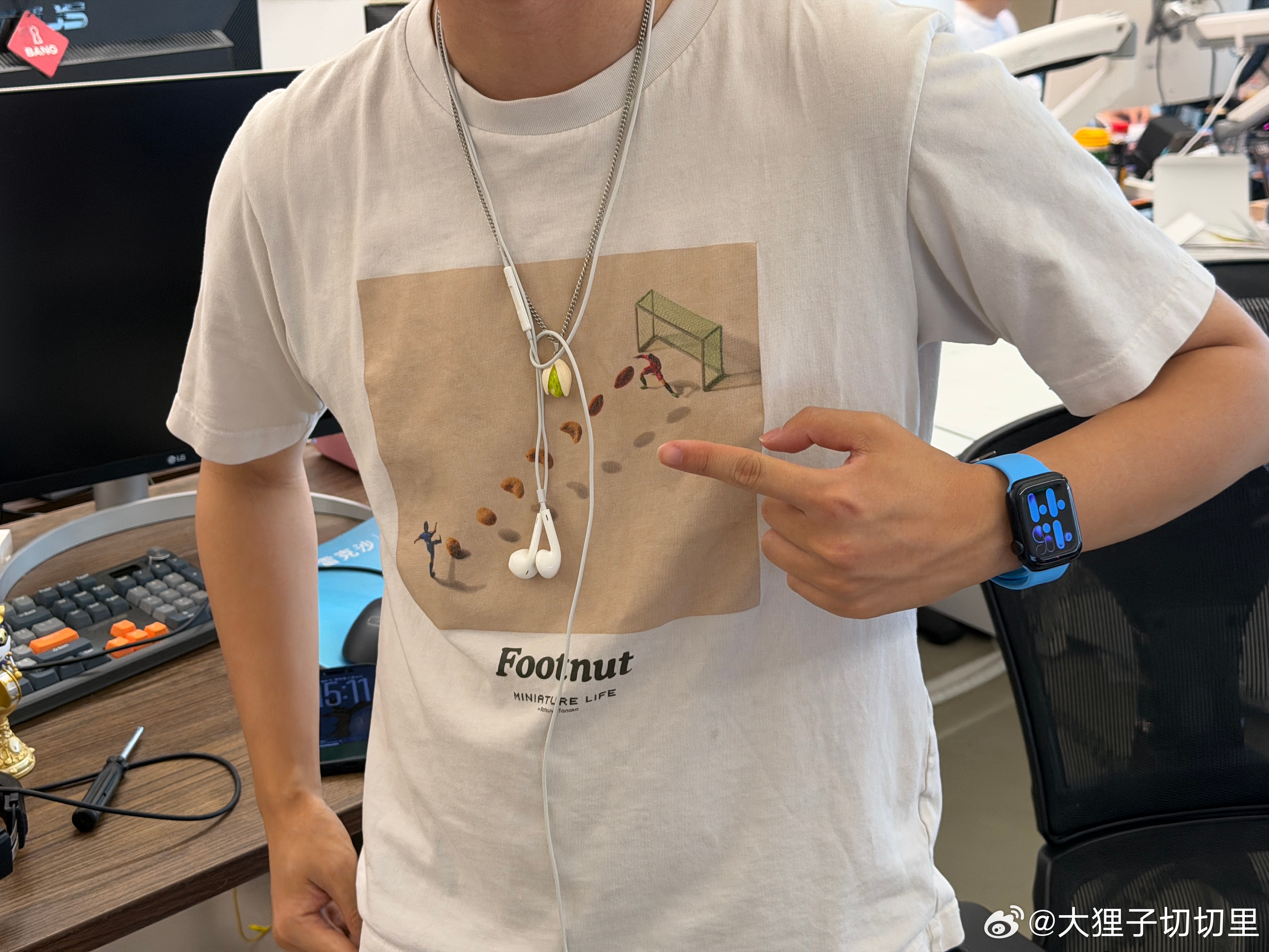 有线耳机为啥能翻红 还真别说，我们工作室有好几个小伙伴在用有线耳机，甚至有人直接