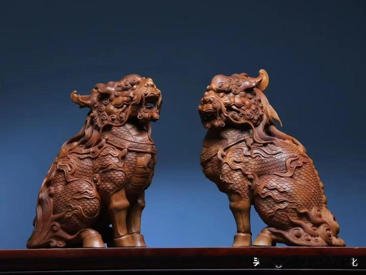 老山檀香｜麒麟一对

很多麒麟，是“威”先到。
这一对，却是“静”先落。

老山