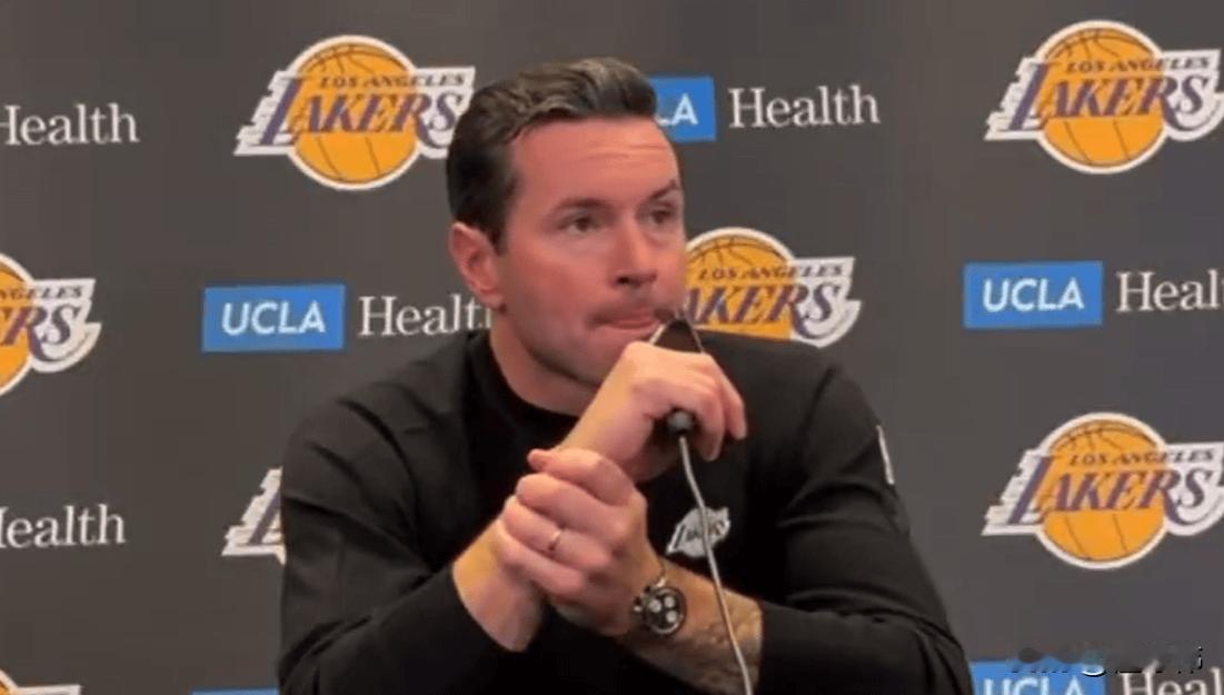 雷迪克谈最后没叫暂停：

“责任在我。”

“其实球过半场的时候。”

“我想叫