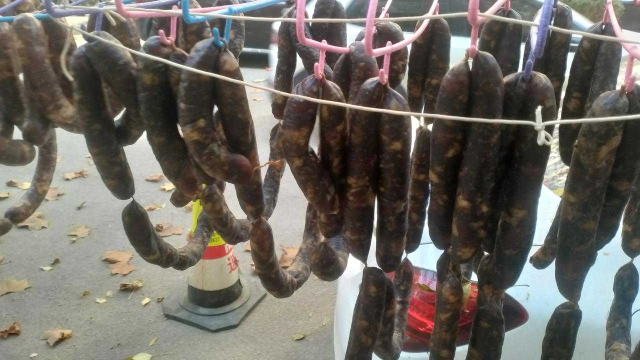 送粉丝朋友的礼物，香肠，新冠的时候，快递不给快递，新冠没有了，还是送礼物了，贵州