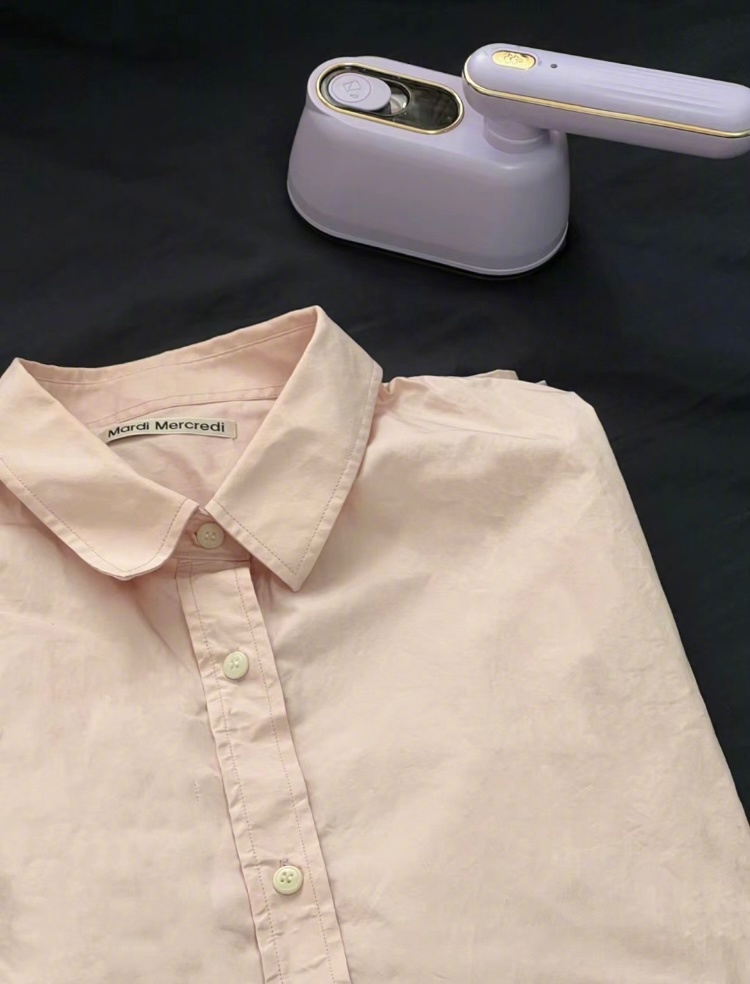 衣服特别是衬衫洗完以后褶皱比较多 家里有一个挂烫机还是很方便的[赞]💜颜值又高