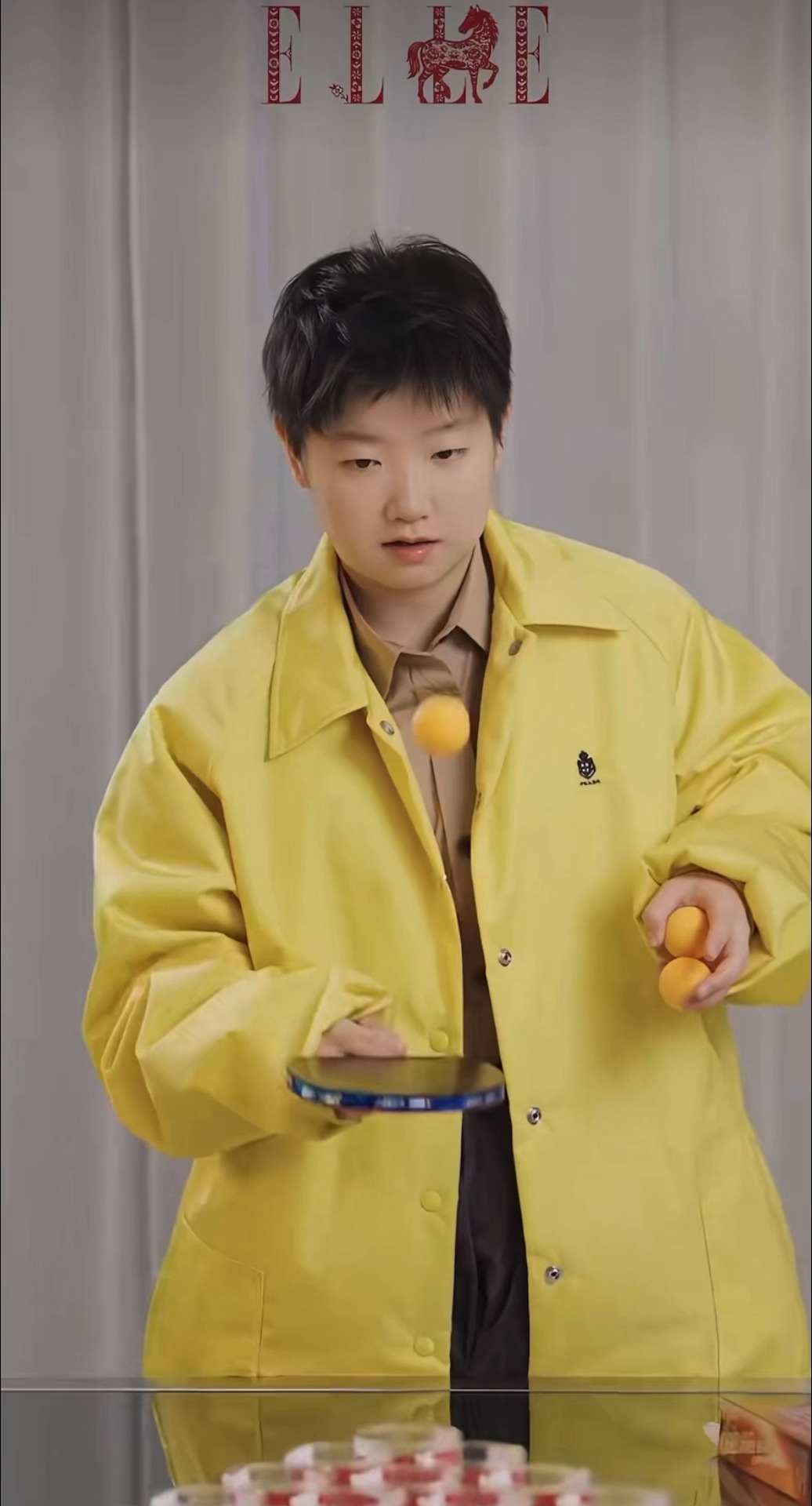 除夕看到宝宝这么美丽的脸和yellow look 这无疑是对我的一种奖励💛 