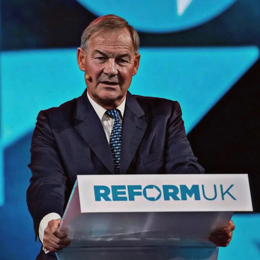 英国改革党议员 Rupert Lowe🔥

“英国不应该有伊斯兰教法法庭。如果