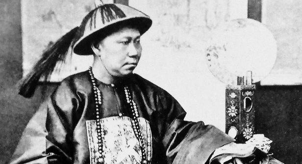 1859年，咸丰皇帝一道密旨，四个字——就地正法，接旨的人盯着这四个字，手是抖的