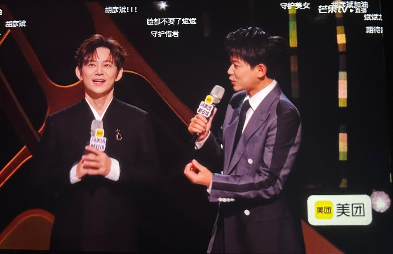 今晚《歌手2026》月度赛四强预测，我直接说破：
第一，艾略特。 稳得不像话，松