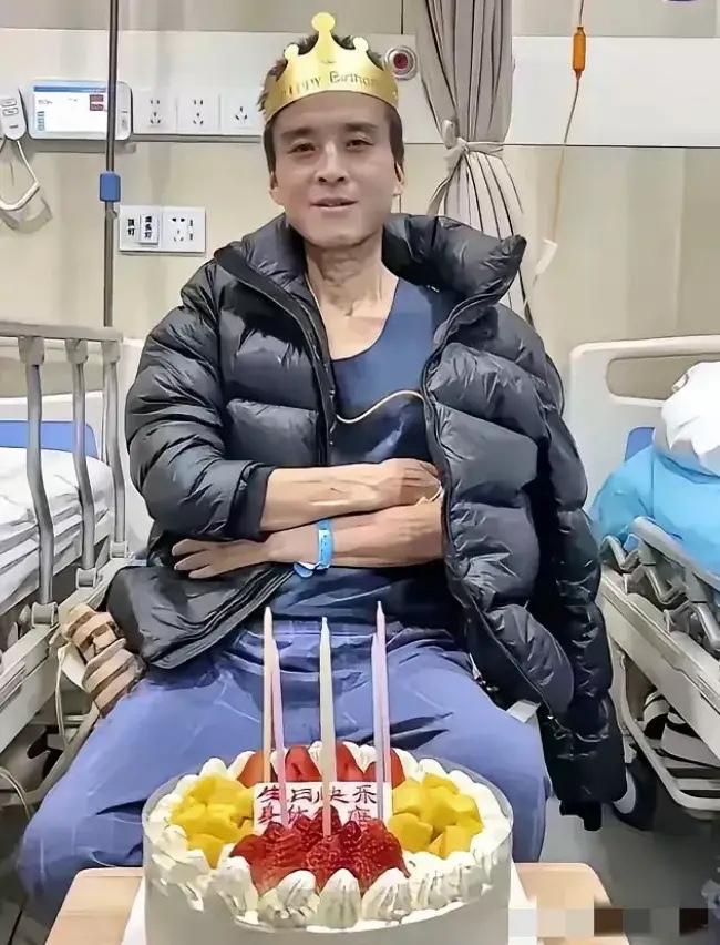 陕西47岁男子肝癌晚期。家人千方百计瞒着他，不让他得知病情。谁料，男子死后，女儿