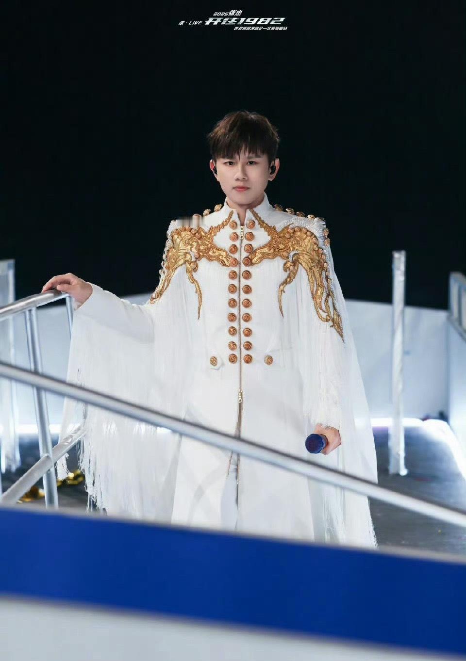 张杰致鸟巢超越自己的自己张杰：致鸟巢超越自己的自己：轻舟已过万重山，你没辜负当年