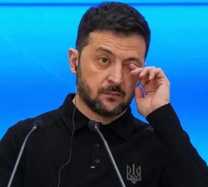 圣诞前夜本该是祥和氛围，乌克兰总统泽连斯基却精准扔出一颗“和平炸弹”，直接把艰难