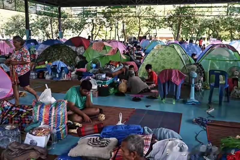 泰柬冲突持续，已致双方百余人死伤；白宫称将没收委内瑞拉附近海域被扣油轮所载石油