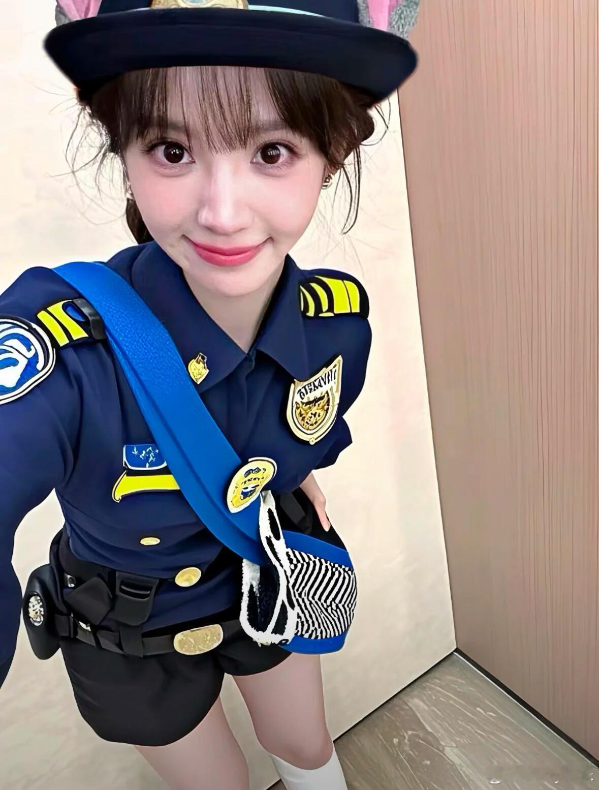 田曦薇[超话]天呐天呐‼️ 兔子警官来了，第一眼那个美女警官呀，第二眼原来是 田