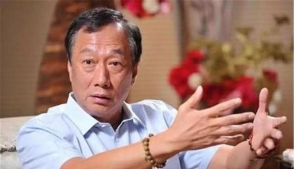 富士康崩得太突然！郭台铭绝对没料到，以前大陆工厂灯火通明的代工巨头，如今像破气球