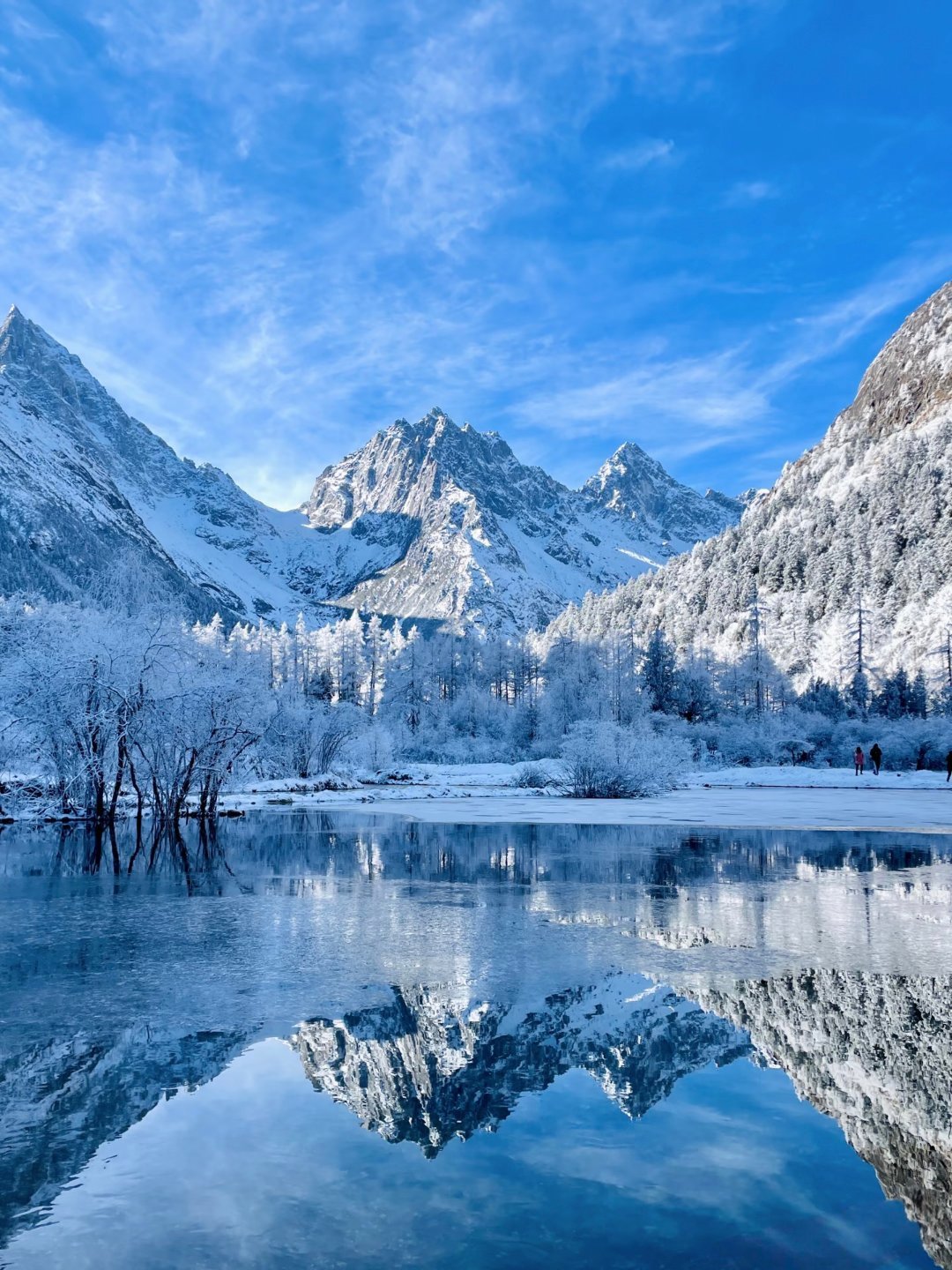 川西的冬天像冰雪童话城 ​​​