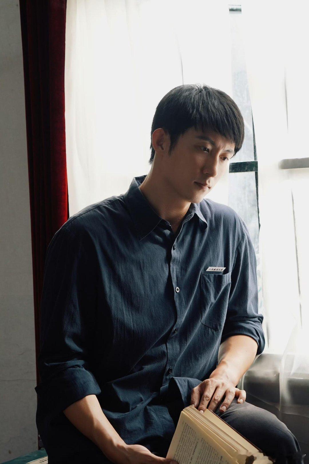 窝囊的爹解气的妈受伤的黄景瑜电视剧重器 黄景瑜新剧一上来就挂彩了！见义勇为两下被