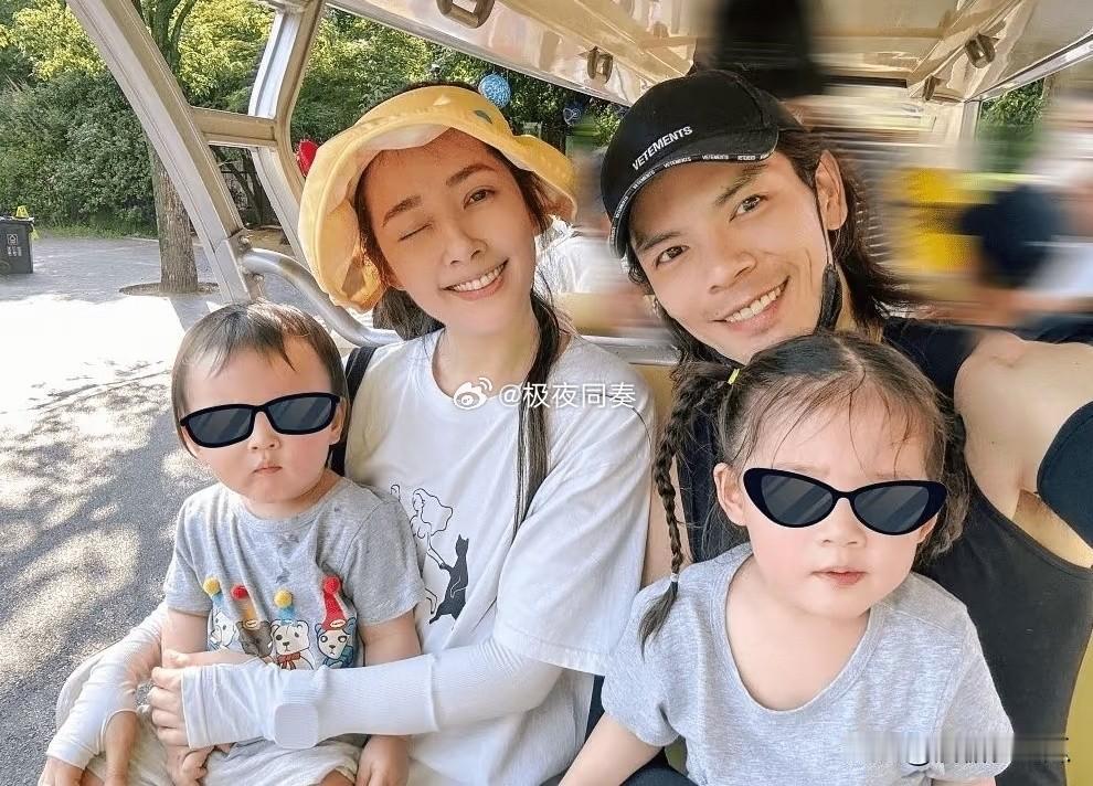 郭碧婷
嫁入豪门是有代价的
其实豪门就只有个门了，结婚后马上生那两个孩子，生完孩