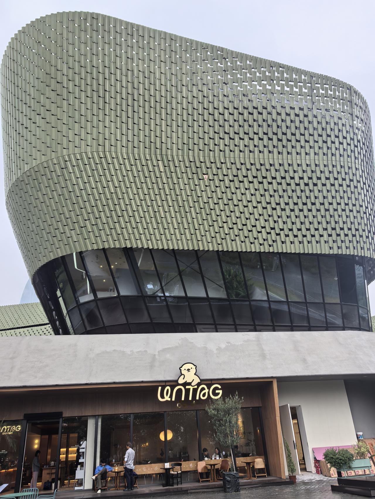 宁波的东部新城还是很有现代化大都市的感觉。
      去城市博物馆参观完，可以