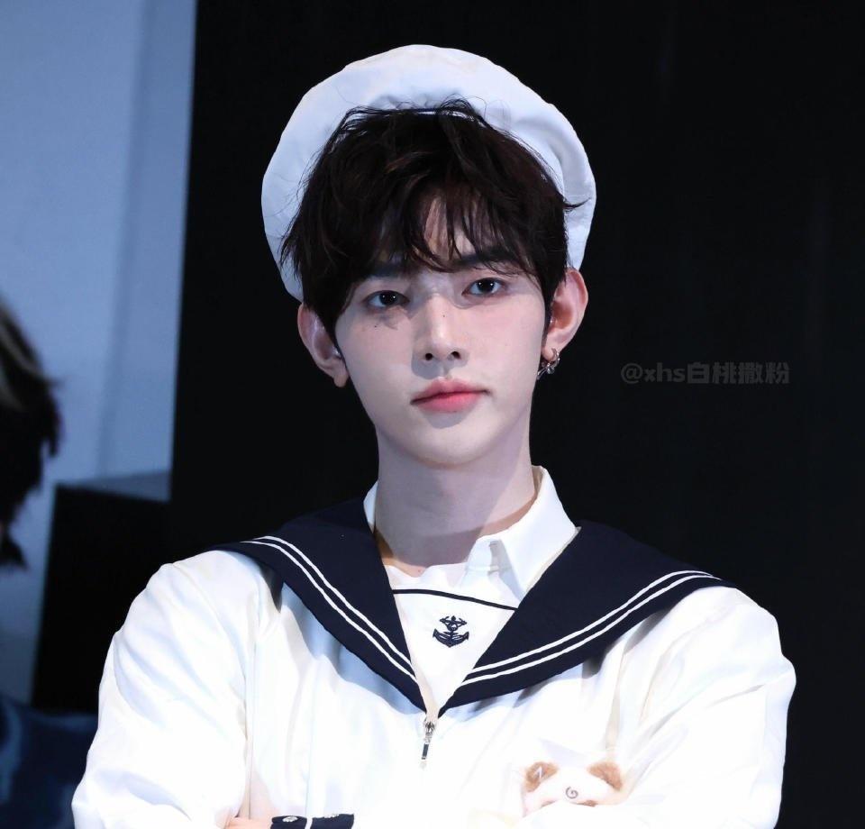 【存】V Magazine 中文版三月刊封面

章昊V中文版三月开季封面 ​ 专