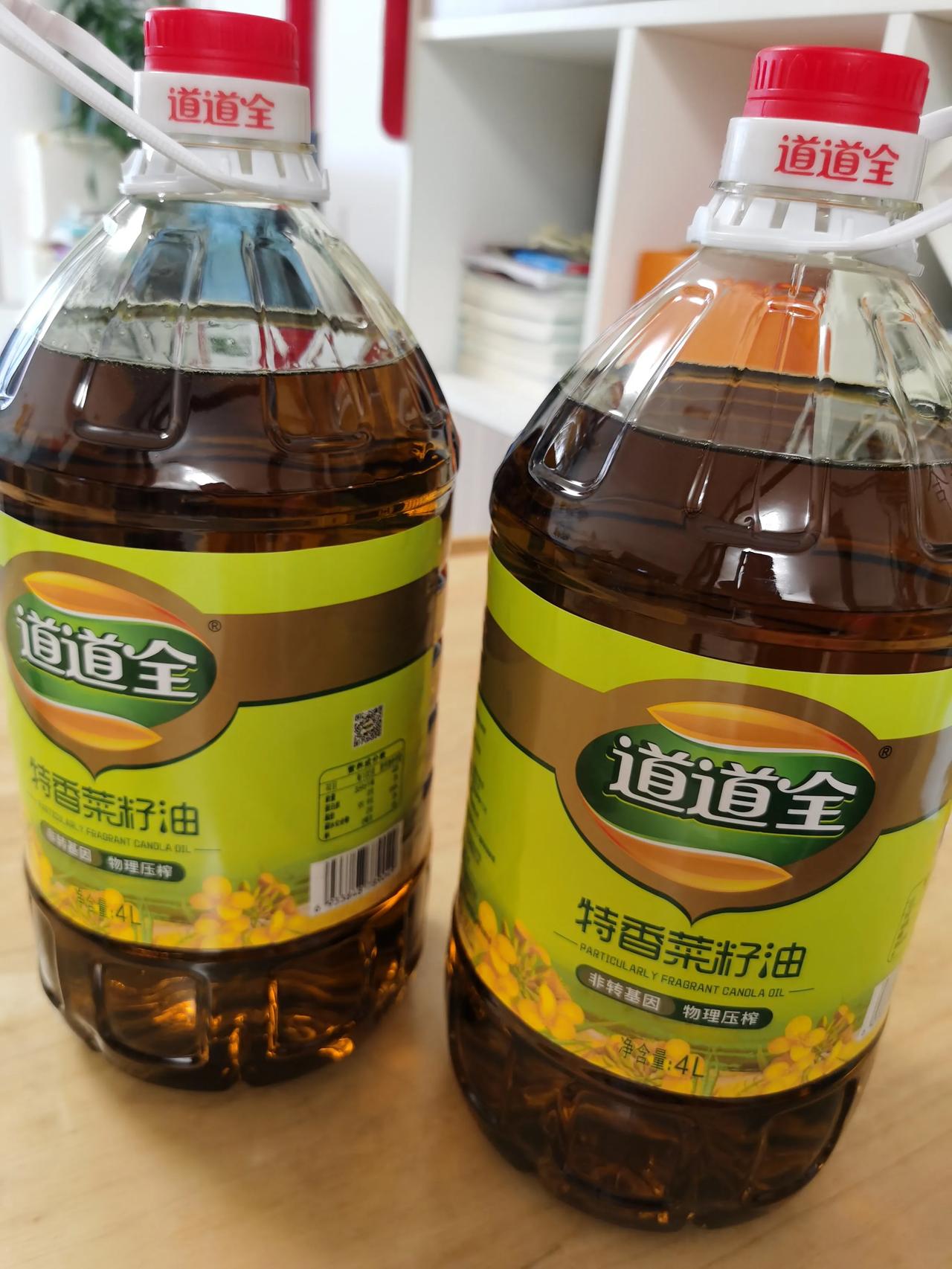 #理想家生活# 在与辉同行直播间拍的菜籽油回来了，满满两大瓶，包装很好，第一次吃