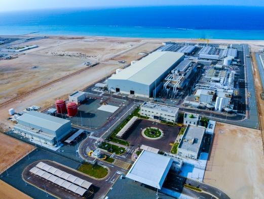 沙特建了全球最大的海水淡化工厂，但心脏不是自己的。日产淡水接近三千万立方米，吉尼