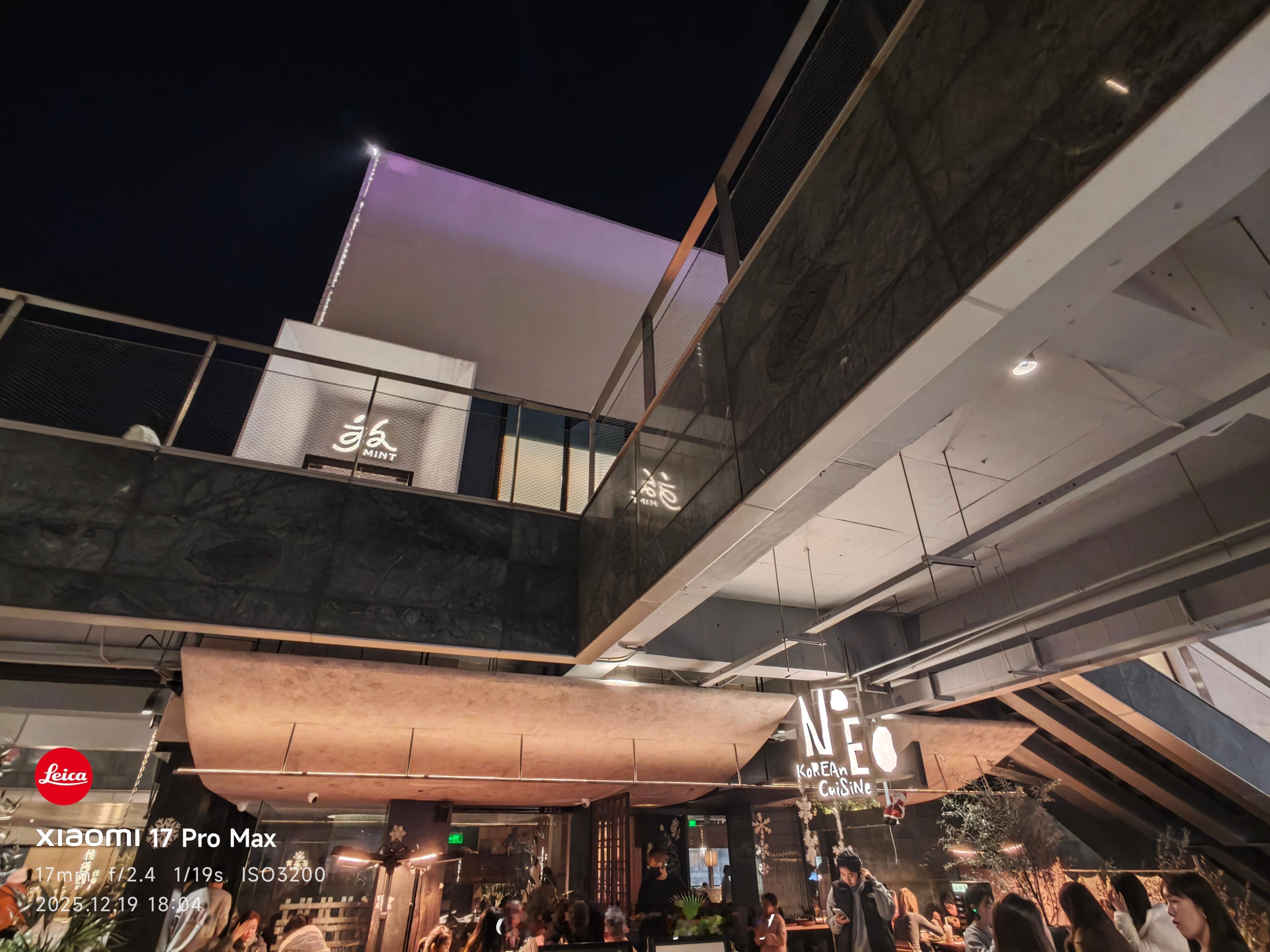 刚想说好像周五没什么人嘛，这个西岸梦中心，这个need韩国料理那么多人呢要等17