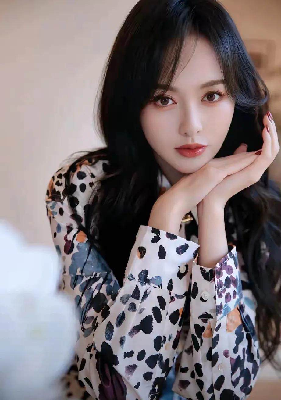 唐嫣活动造型杀疯了！复古浪漫美出圈

家人们谁懂啊！唐嫣今日惊艳亮相佳贝艾特新品