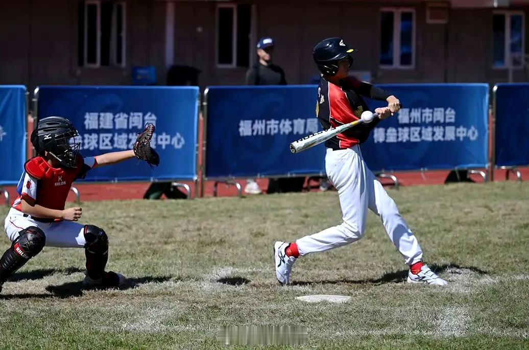 【福建首次举办青少年棒球联赛】

福建省青少年棒球联赛（福州站）开幕式2日在福州