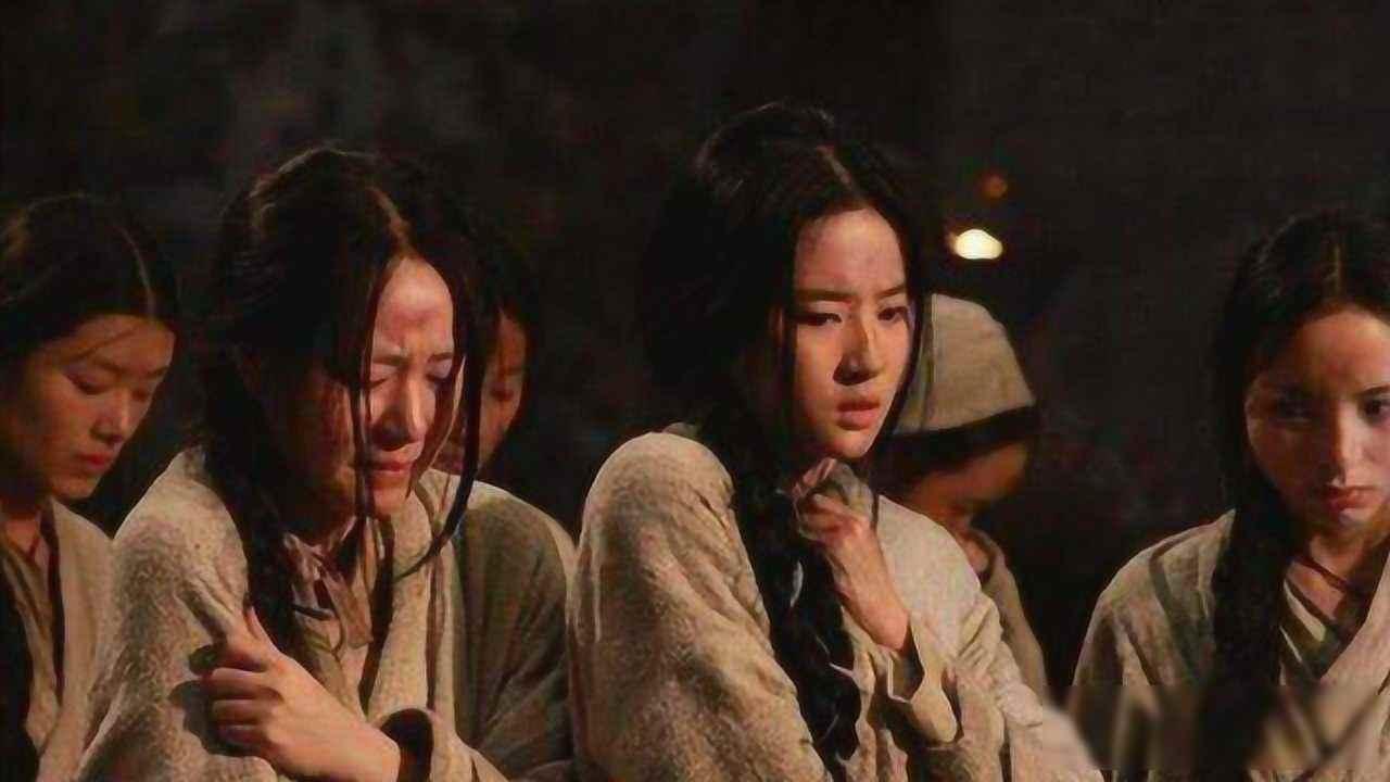 古代被流放贬谪究竟有多惨？
天宝年间，长安城外的官道上，一个戴枷的中年男人被两个