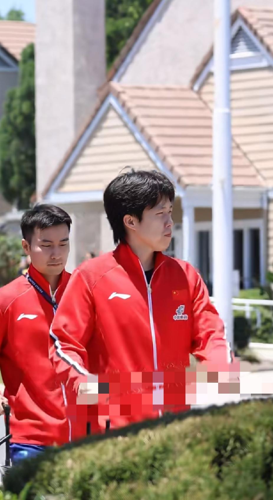 王楚钦孙颖莎奔赴训练，混双决赛值得期待
 
美国大满贯赛场，王楚钦、孙颖莎一前一