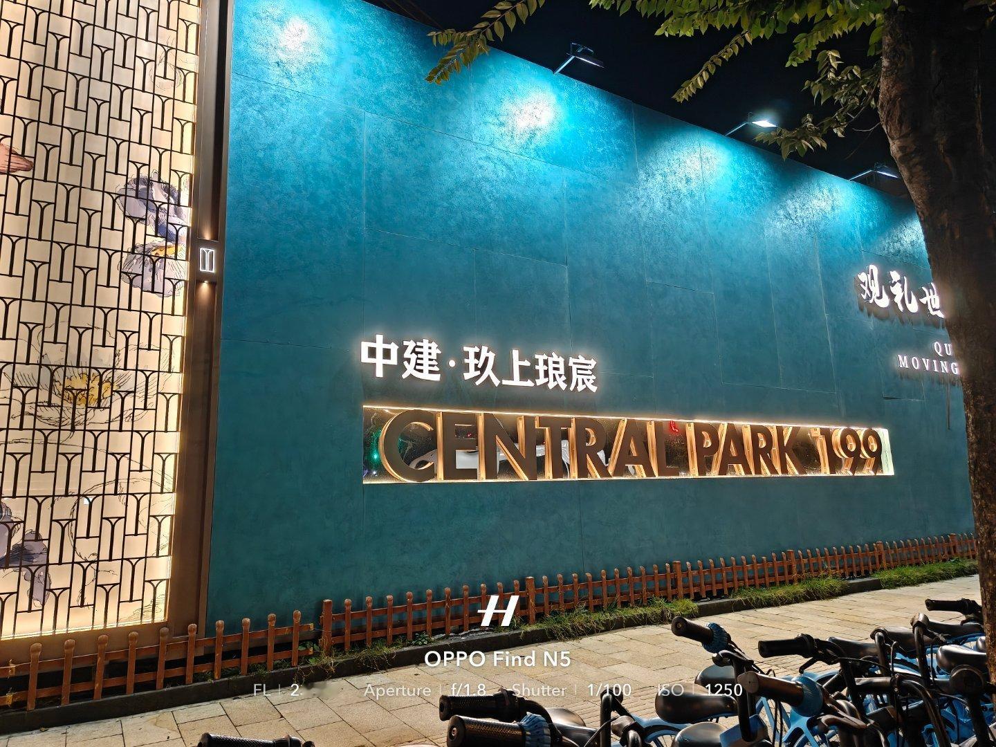 这个在建的楼盘，预售价大概是14万6我舅舅十年前，在他隔壁买了个商品房，当年只有