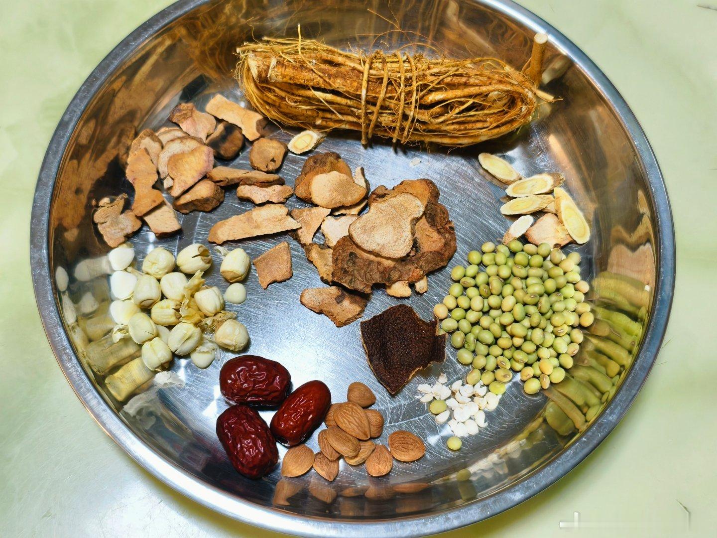 美食中山 爬山一身汗💦，回家搞个莫氏鸡煲🐔 