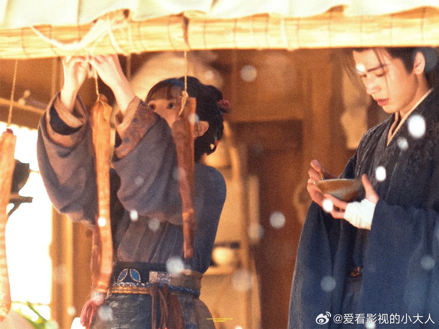 田曦薇张凌赫经纪人什么仇什么怨逐玉男女主同框都要加排名不分前后田曦薇张凌赫经纪人