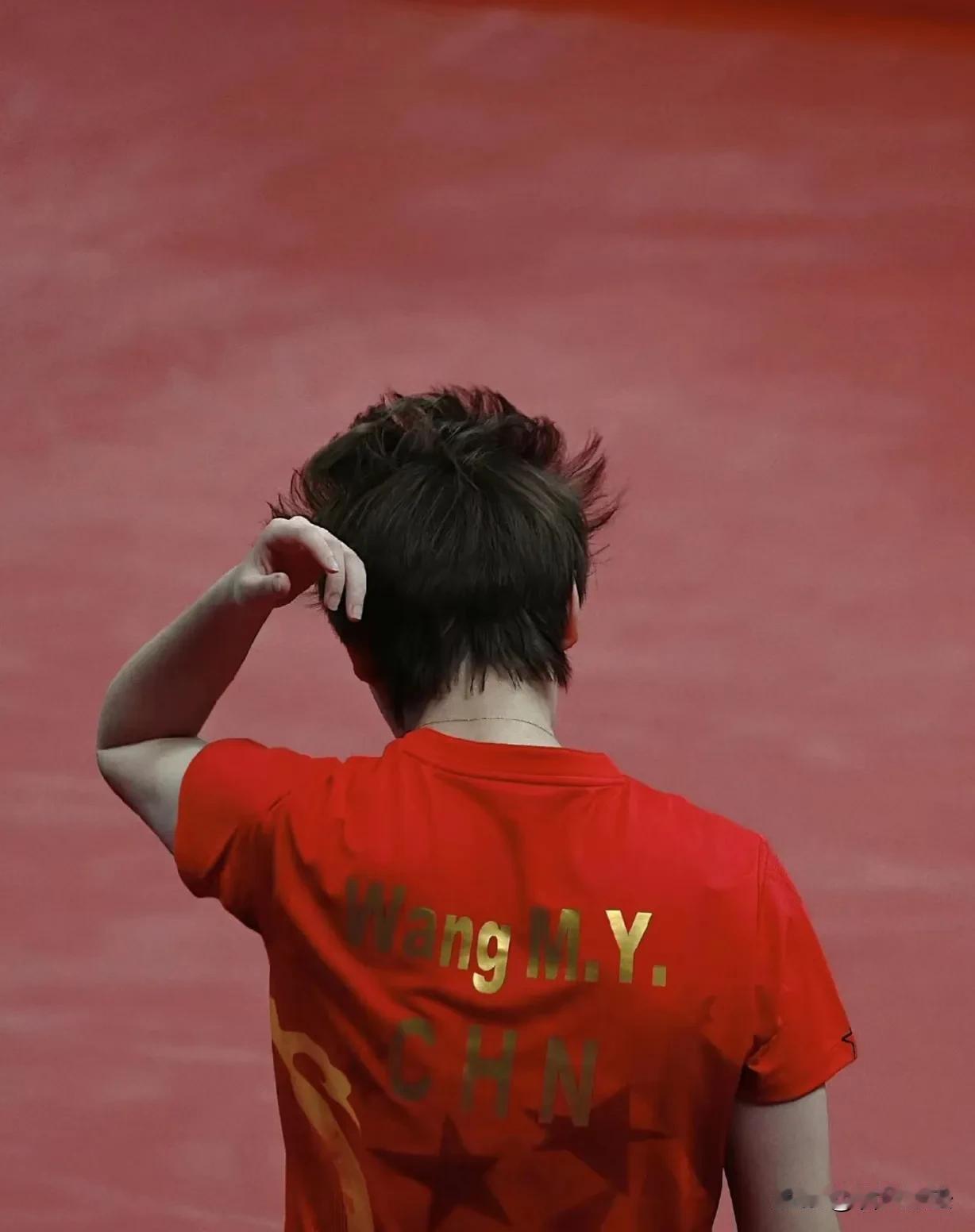 王曼昱为什么突然缺席亚锦赛？

中国乒乓球队近日宣布，因家庭原因，王曼昱已临时取