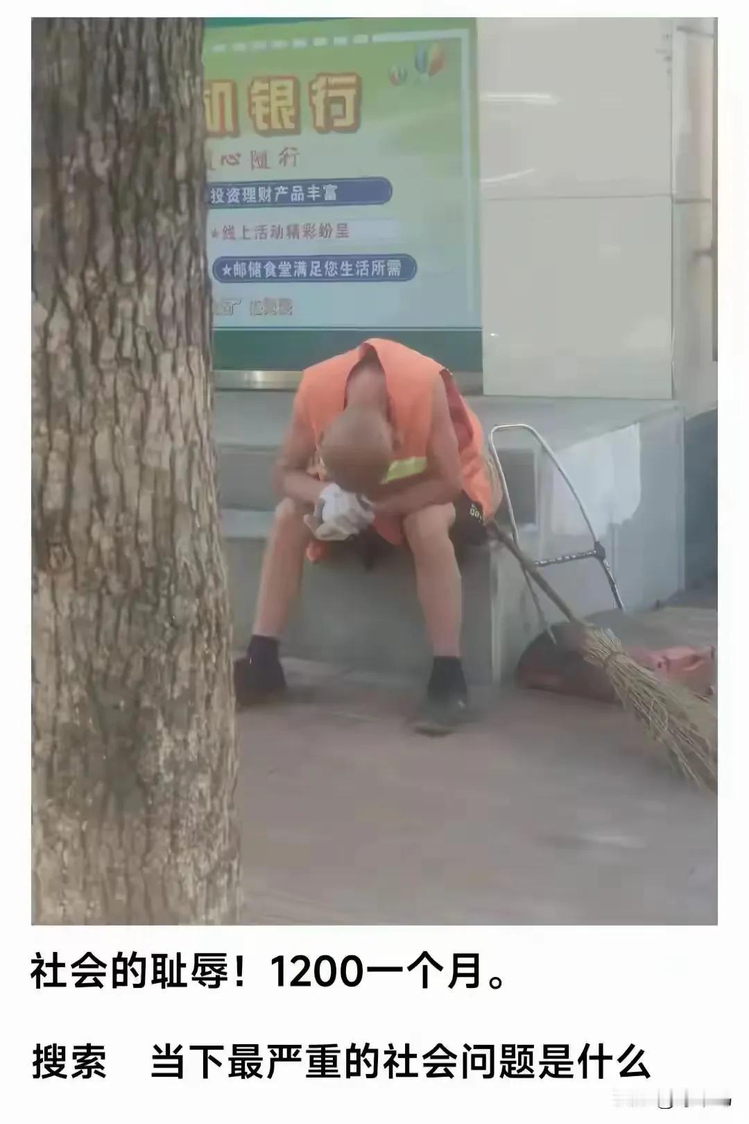 环卫工作不外包不可以吗？让这些环卫工人组织起来自己干不行吗？起码他们还能多挣点吧