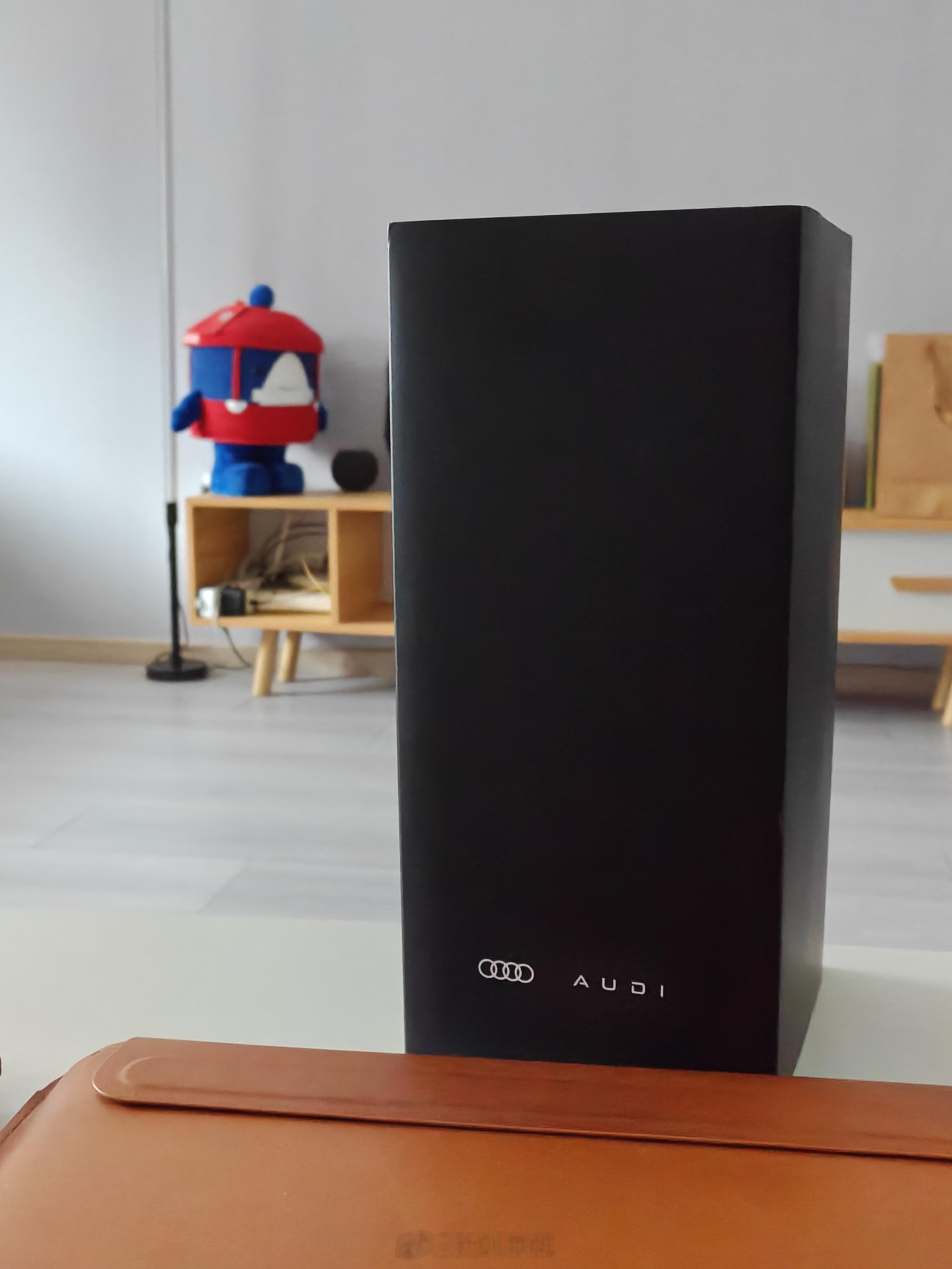 终于回京，收到寄给我的抽奖礼物，你说这杯子这么大，我是用来喝水呢？还是喝酒呢？