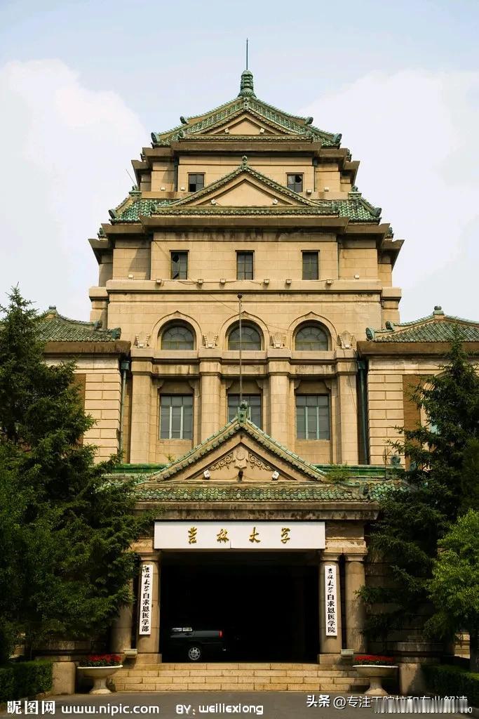 吉林大学PK山东大学，孰强孰弱一目了然

论数学：山东大学完胜吉林大学
论化学：