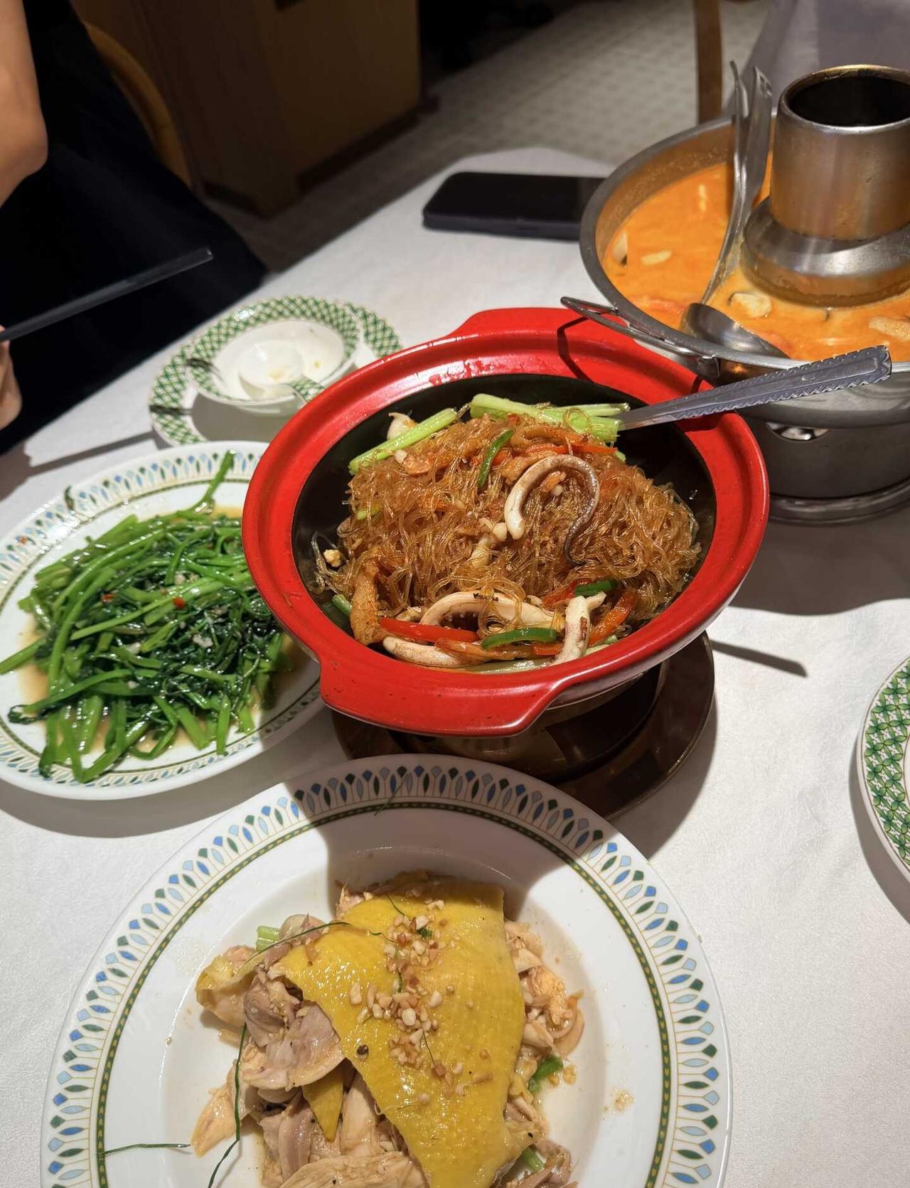 记周末去试了一下很火的金越轩
去的客村店，口味不算难吃但是也没有很让人惊艳。
麻