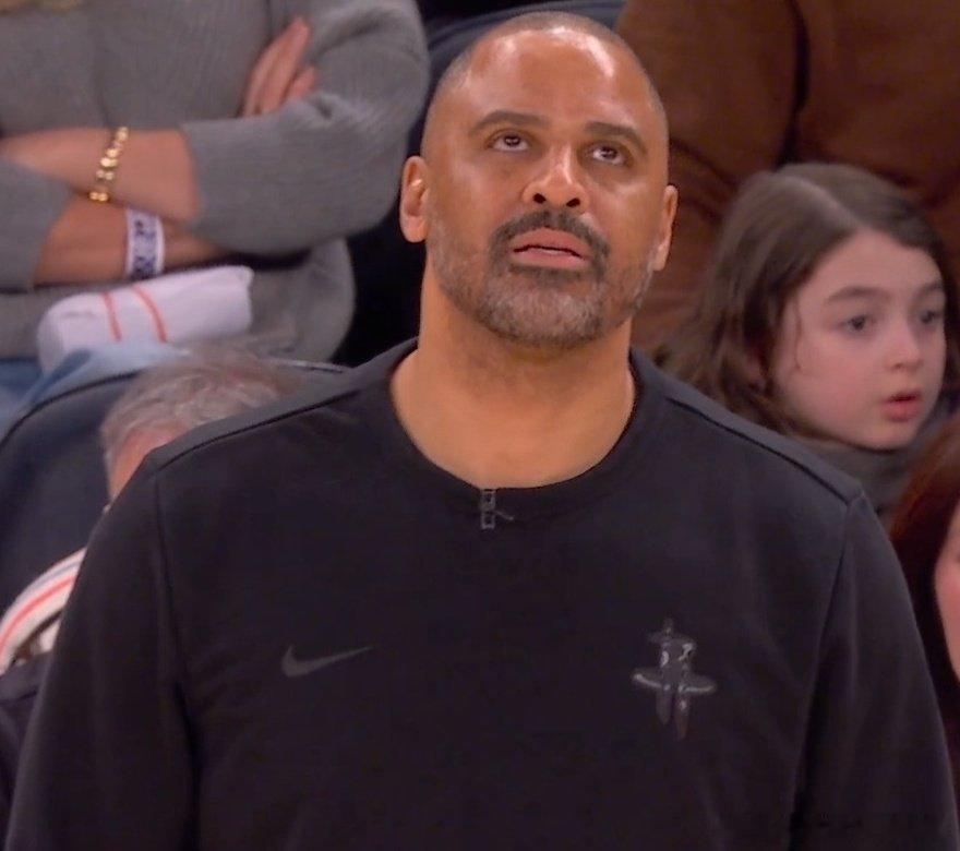 乌度卡：“球不再运转，开始过多地单打独斗。老毛病又犯了——我们这样输了太多比赛。