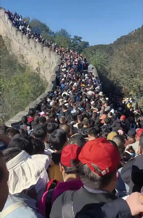 看遍人山人海，更要把自己装进心海

把5月的风装进背包，出发就是快乐的方向。五一