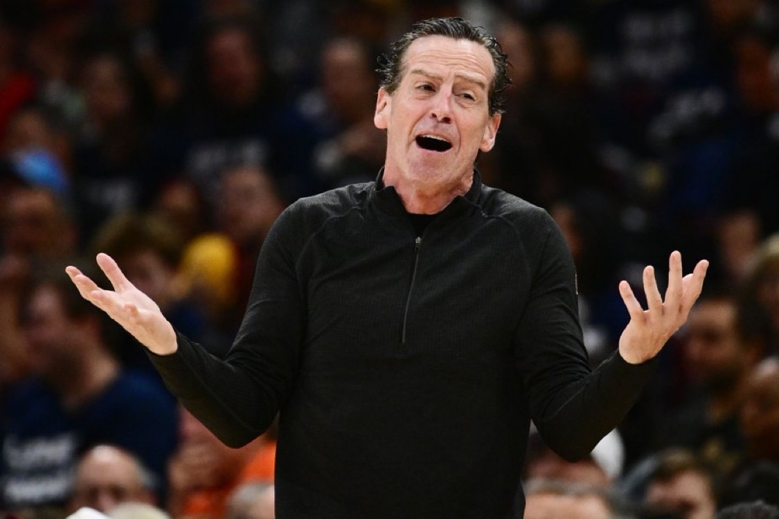 阿泰金森谈到对方防守的应对策略：“应对夹击，战术调整只是基础。上场开局我们应对得