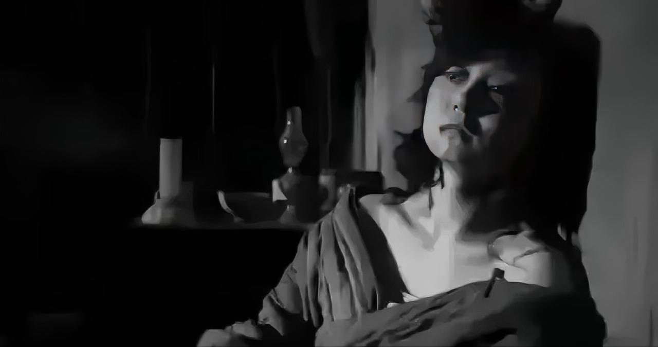 1943年，一名女子被日军欺辱后，在山洞里生下一个孩子。本想解开衣服给孩子喂奶时