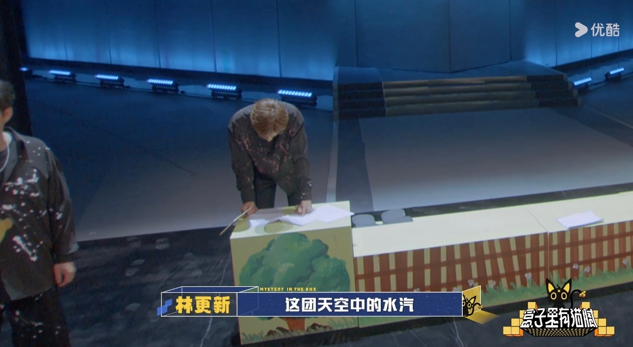 #林更新片场练习台词##林更新一秒入戏#《盒子里的猫》排练戏剧时一直沉浸背词追赶