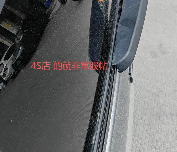 我发现现在如果在网上购买雨刮器，看着挺实用的，贴合度很高，也很简单，但是很多都是