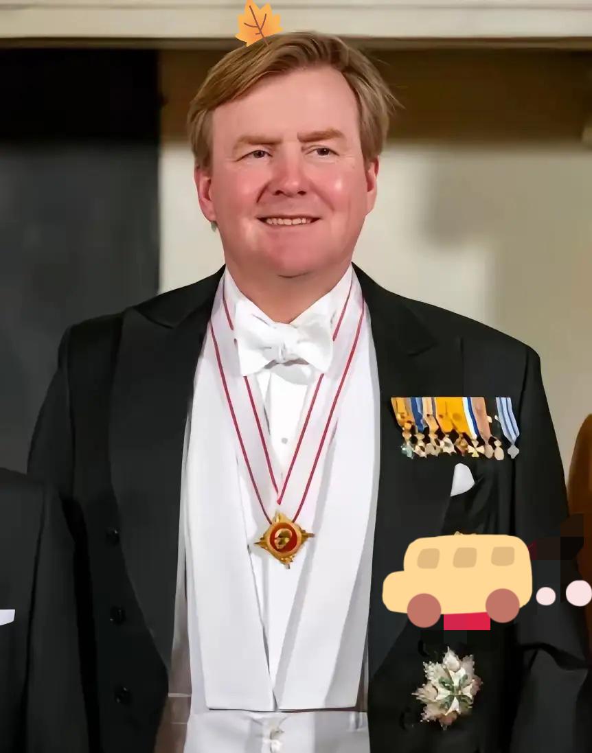 当地时间11月4日，荷兰ASML又出狠招了


这次直接禁售中低端DUV光刻机，