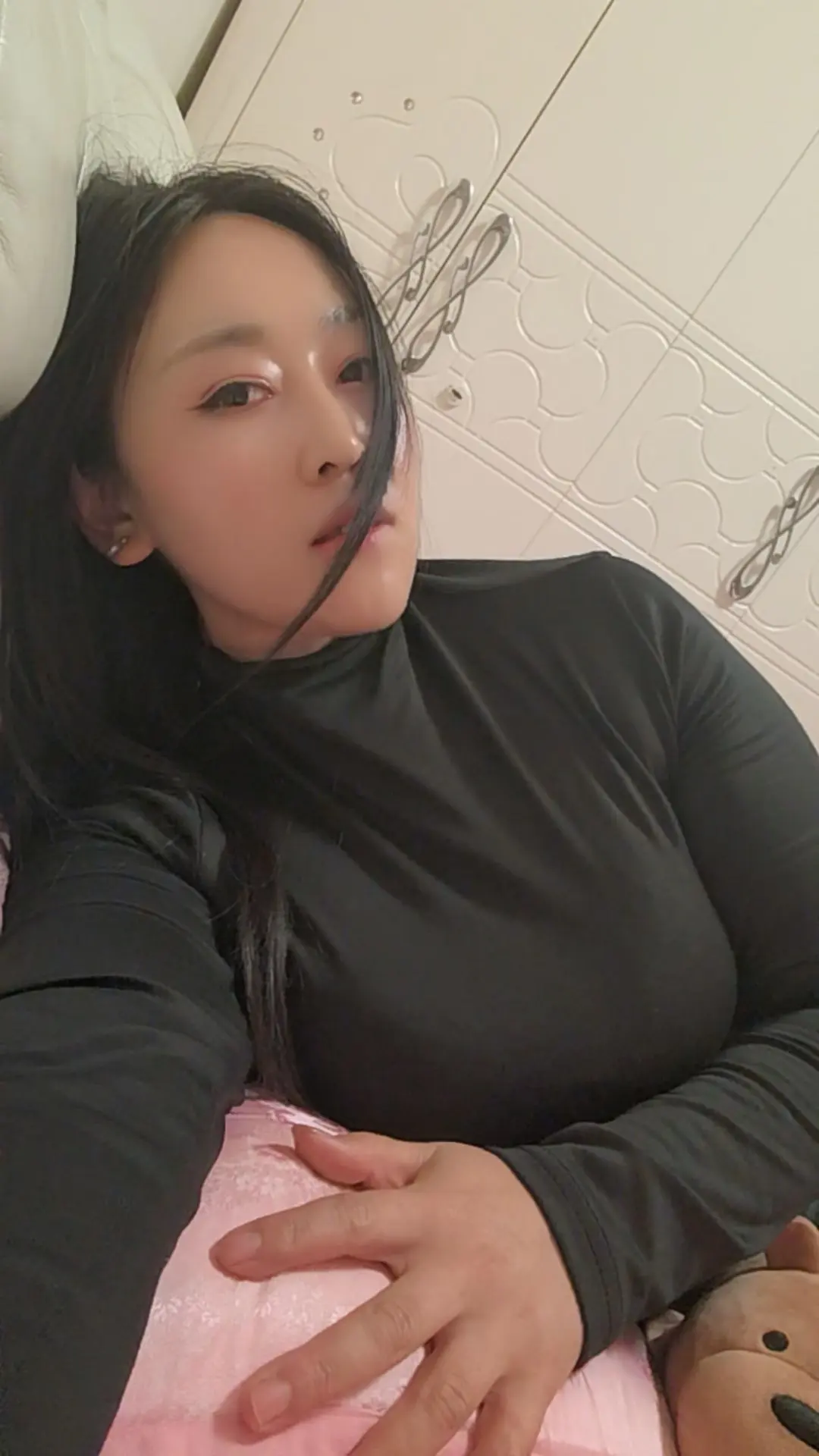 这辈子最怕的就是遇到一个不合适的人，他闯入你的世界喜欢你深爱你宠你，最...